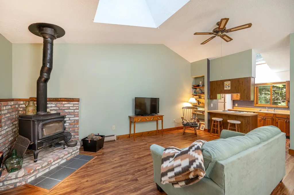 253 Old Quechee Road Hartford VT 05059