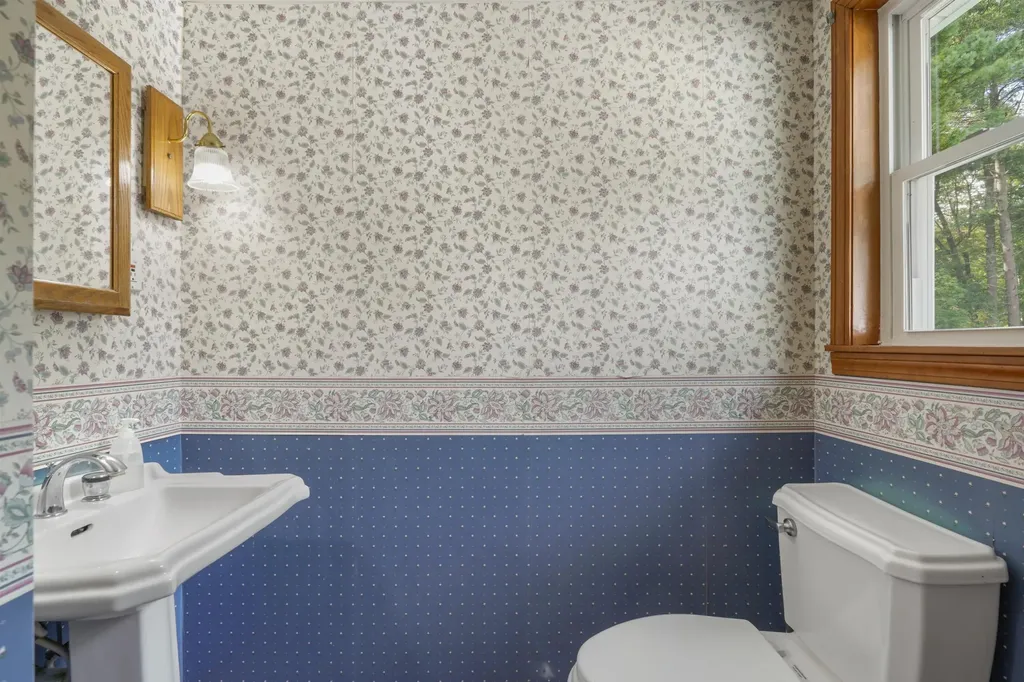 37 Perkins Road Londonderry NH 03053