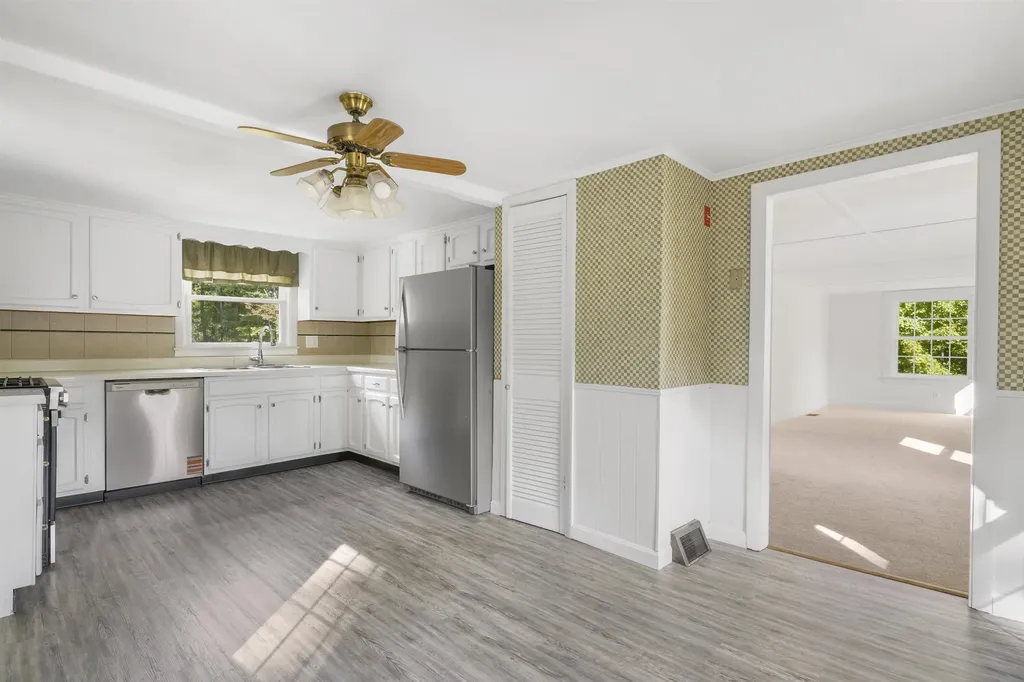 37 Perkins Road Londonderry NH 03053