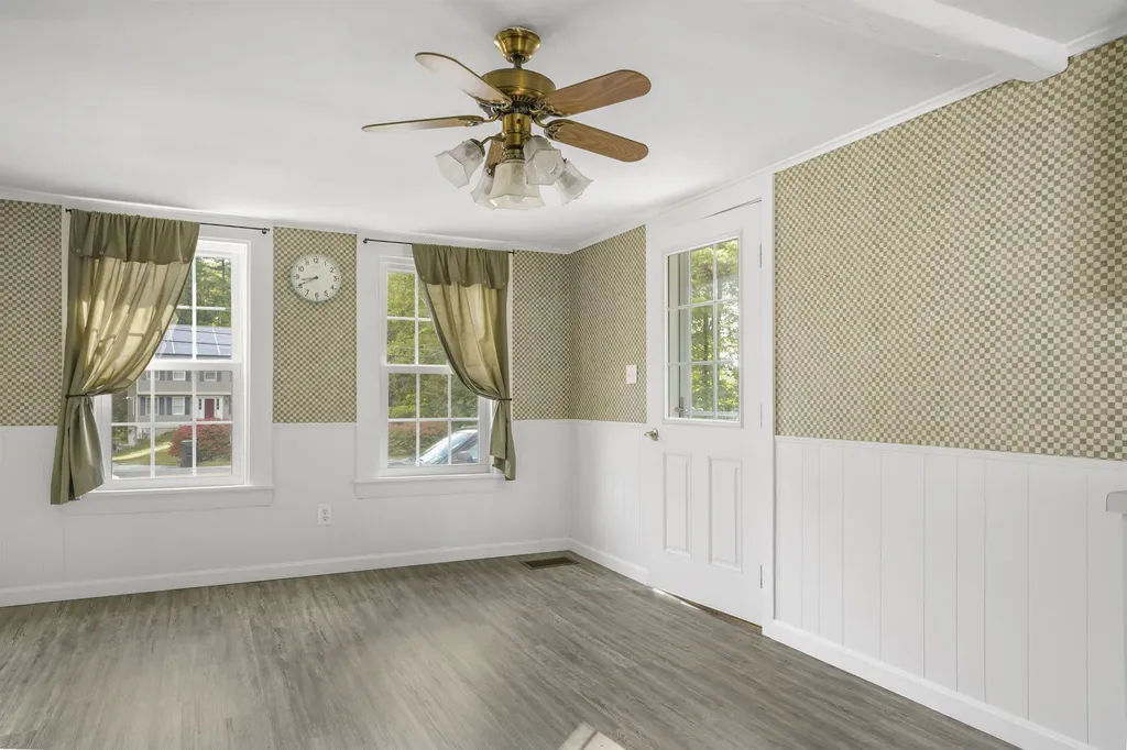 37 Perkins Road Londonderry NH 03053
