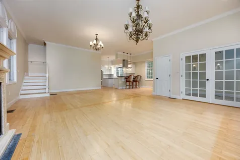 136 Shore Drive Salem NH 03079