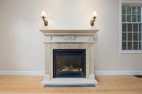 136 Shore Drive Salem NH 03079