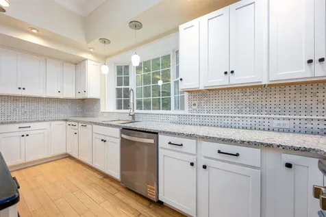 136 Shore Drive Salem NH 03079