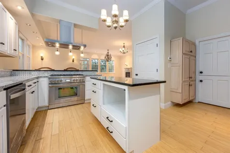 136 Shore Drive Salem NH 03079