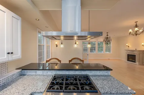 136 Shore Drive Salem NH 03079