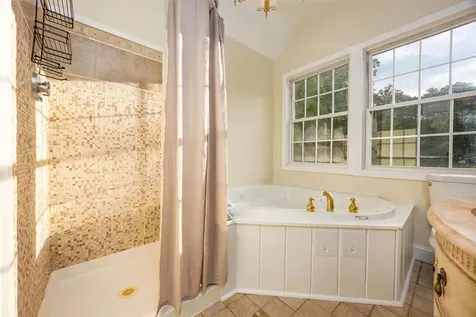 136 Shore Drive Salem NH 03079