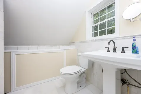 136 Shore Drive Salem NH 03079