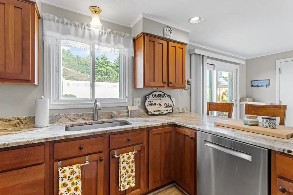 26 Old Orchard Way Manchester NH 03103