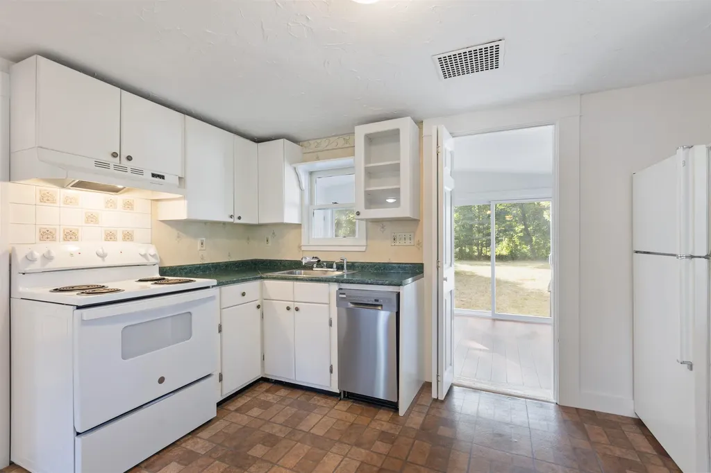 28 Jackson Street Boscawen NH 03303