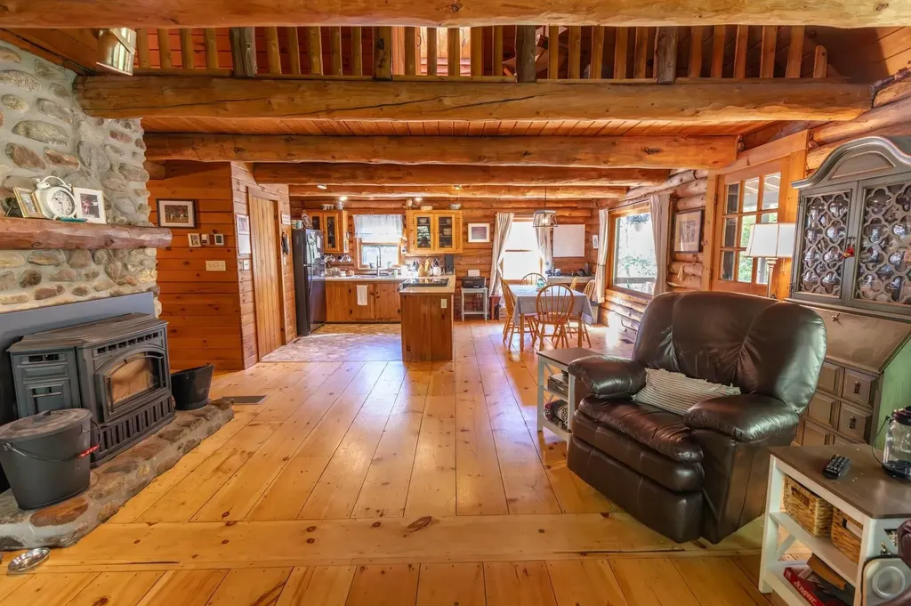 16 Nash Corner Road Gilsum NH 03448