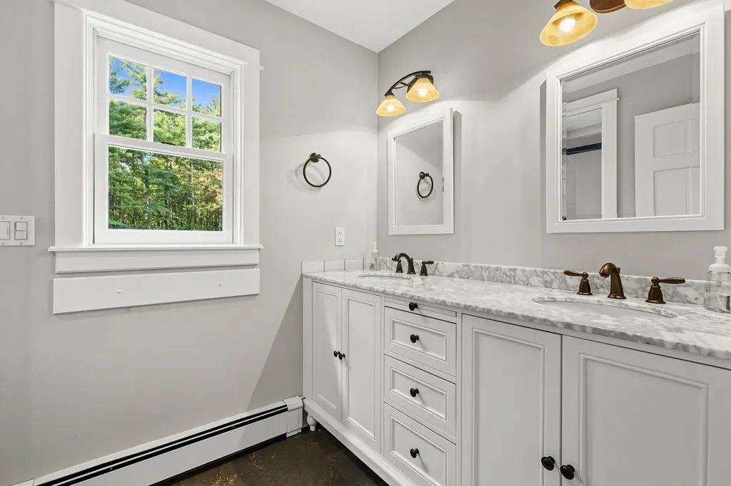 98 Heritage Drive Rollinsford NH 03869