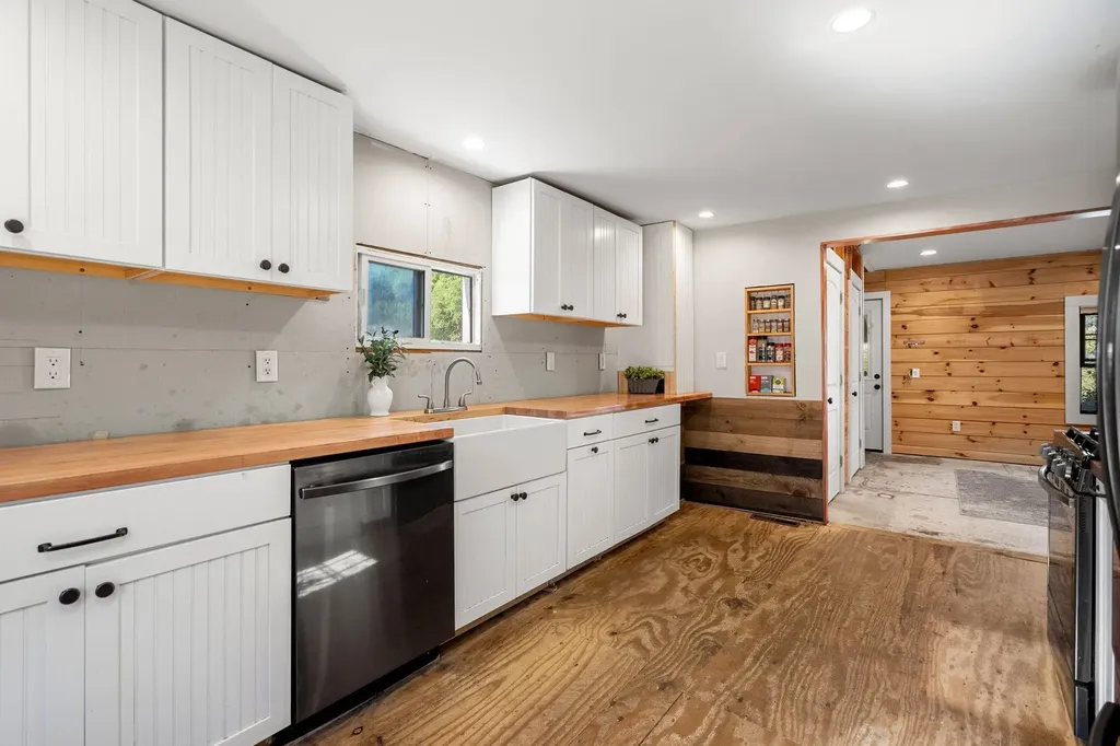 98 Winter Street Manchester NH 03102