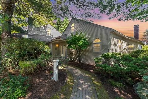 8 Crane Circle Laconia NH 03246