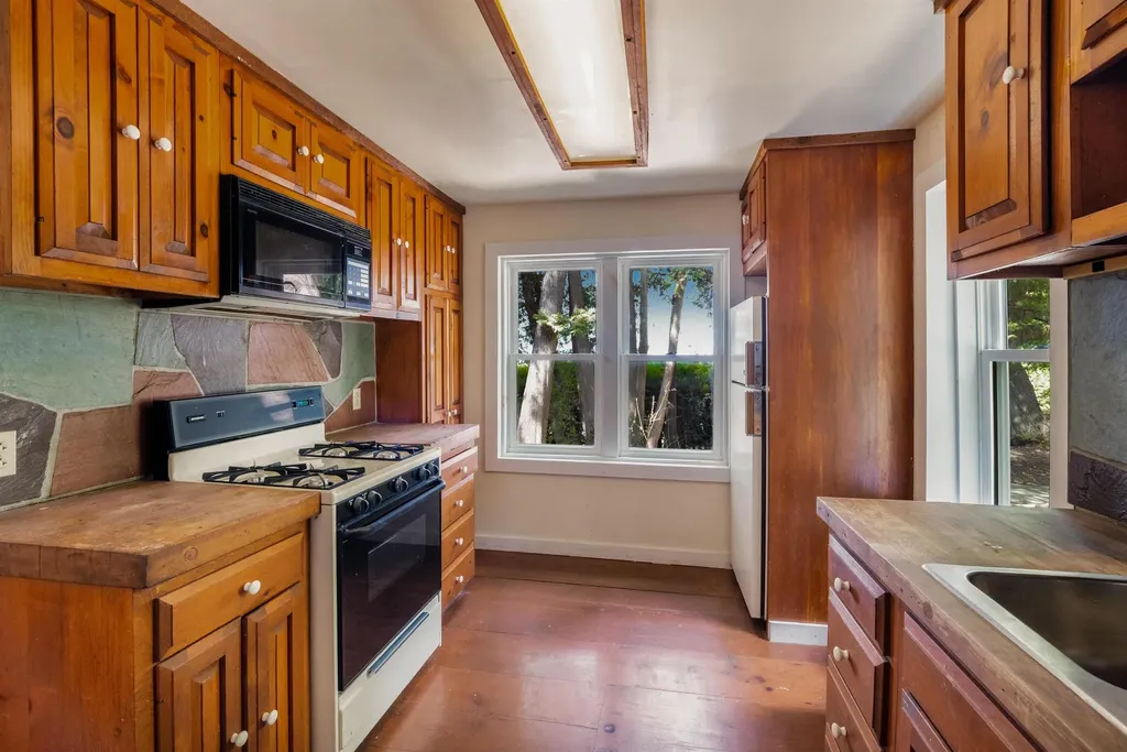 955 Whalley Road Charlotte VT 05445