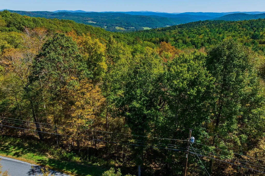 5268 Willard Road Hartford VT 05059