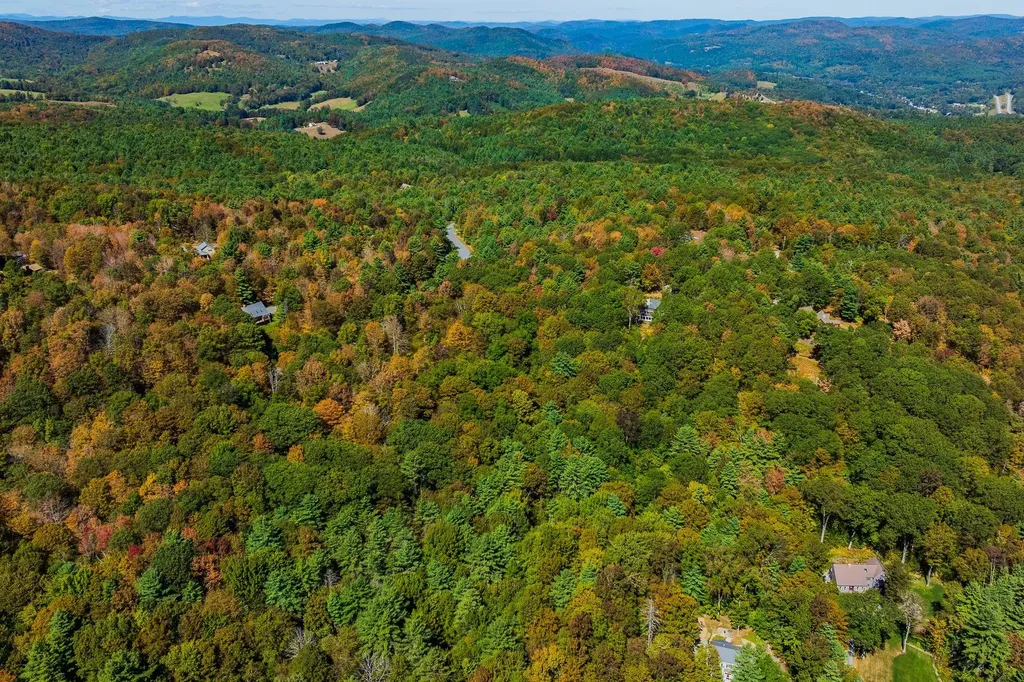 5268 Willard Road Hartford VT 05059