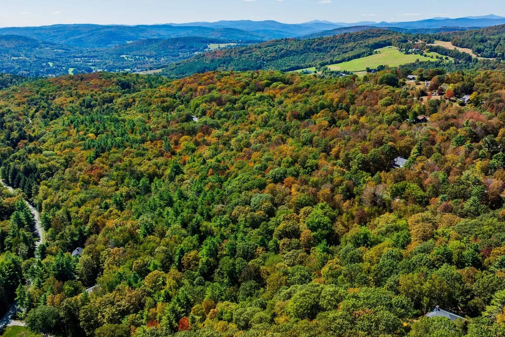 5268 Willard Road Hartford VT 05059