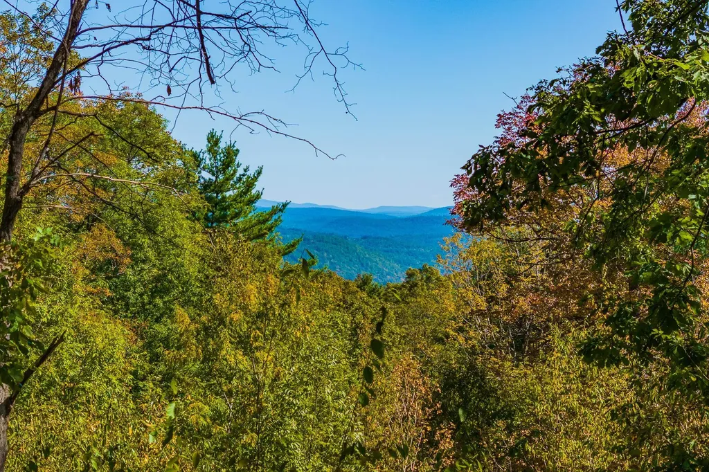 5268 Willard Road Hartford VT 05059