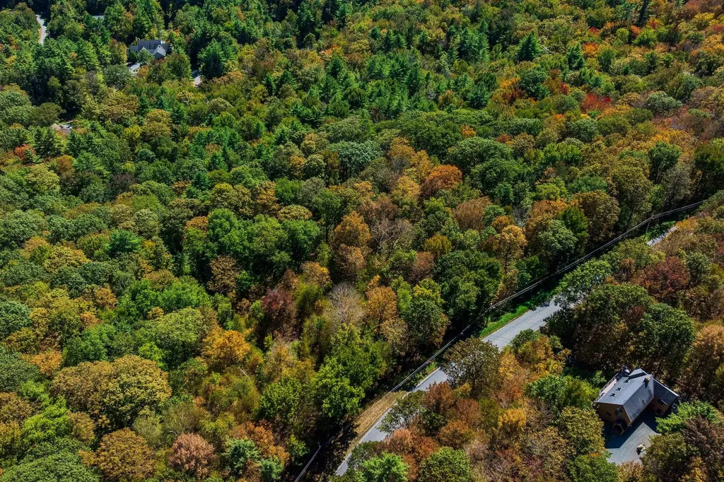 5268 Willard Road Hartford VT 05059