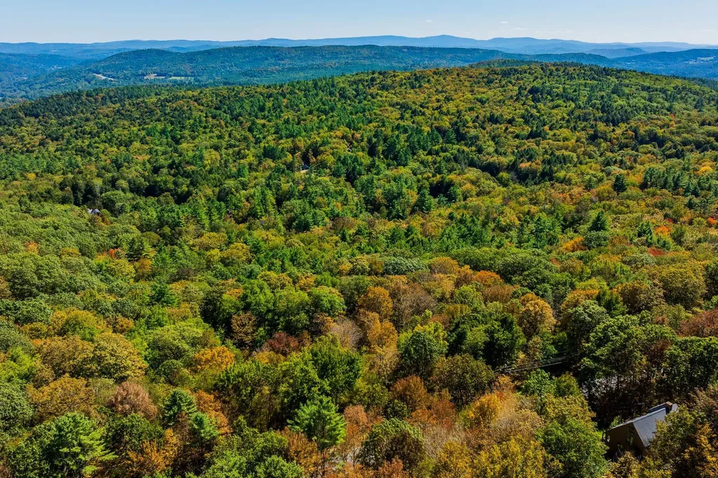 5268 Willard Road Hartford VT 05059