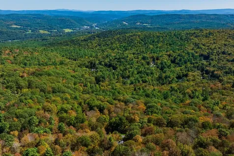 5268 Willard Road Hartford VT 05059