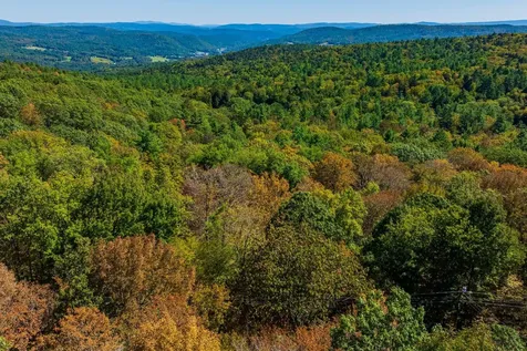 5268 Willard Road Hartford VT 05059