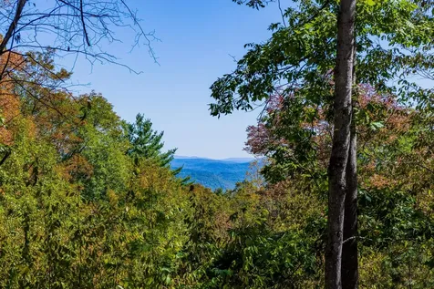 5268 Willard Road Hartford VT 05059