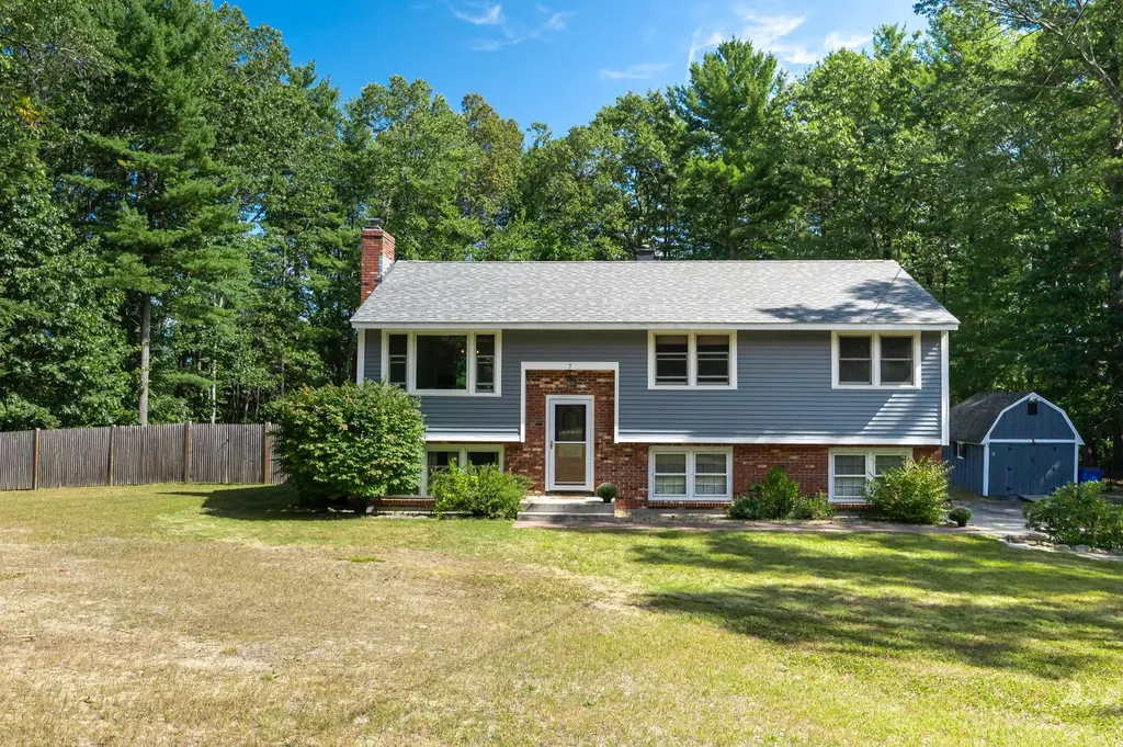 7 Currier Drive Londonderry NH 03053