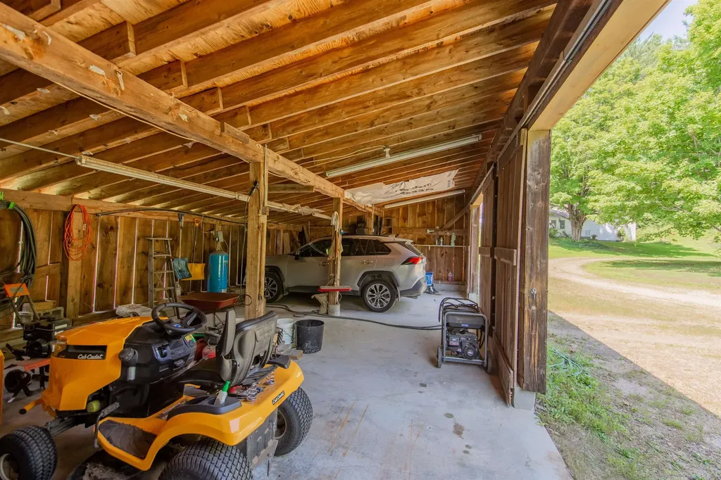 898 & 900 Bunker Hill Road Tamworth NH 03883