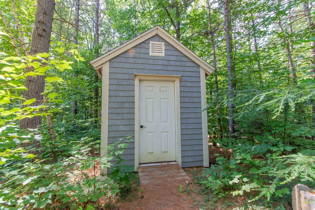 898 & 900 Bunker Hill Road Tamworth NH 03883