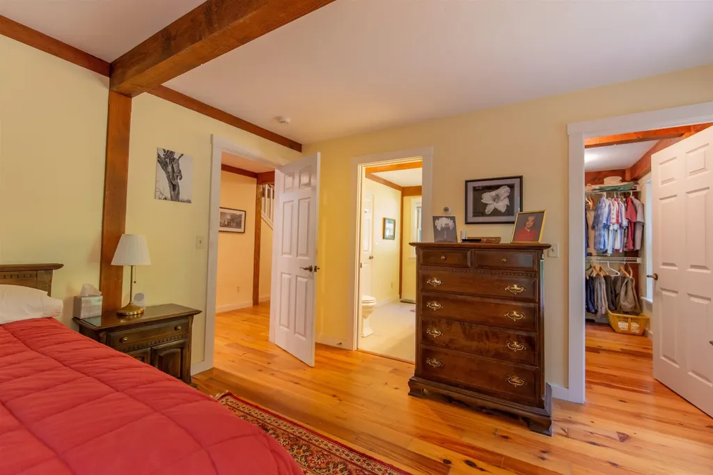 898 & 900 Bunker Hill Road Tamworth NH 03883