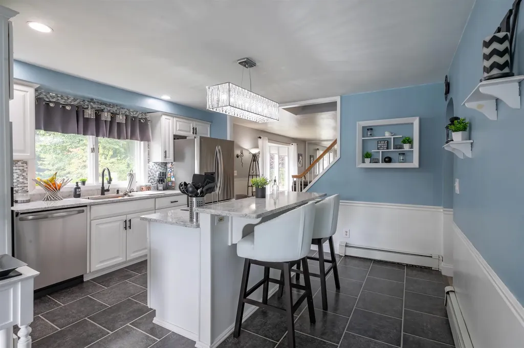 10 Glenwood Avenue Manchester NH 03102