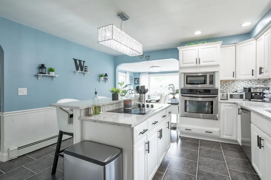 10 Glenwood Avenue Manchester NH 03102