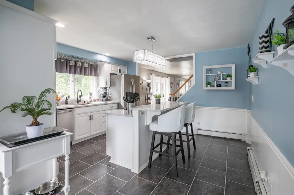 10 Glenwood Avenue Manchester NH 03102