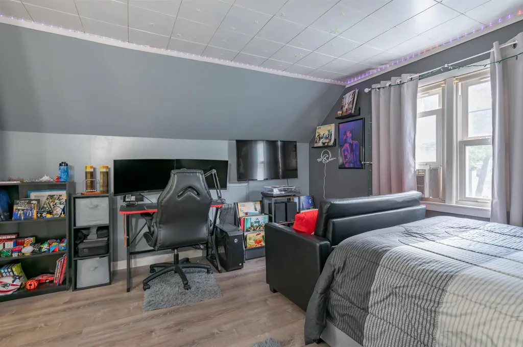 10 Glenwood Avenue Manchester NH 03102