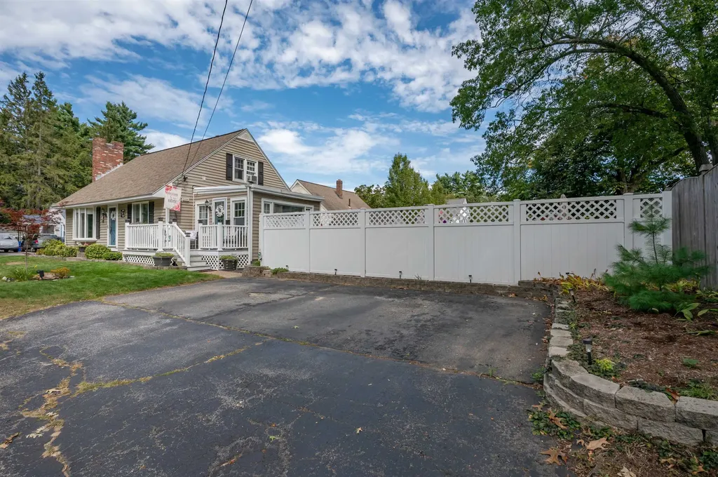 10 Glenwood Avenue Manchester NH 03102