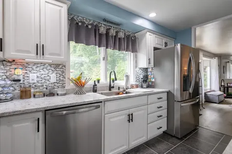 10 Glenwood Avenue Manchester NH 03102