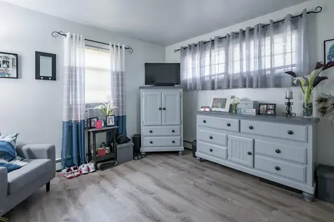 10 Glenwood Avenue Manchester NH 03102