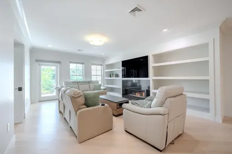 10 Sally Sweets Way Salem NH 03079