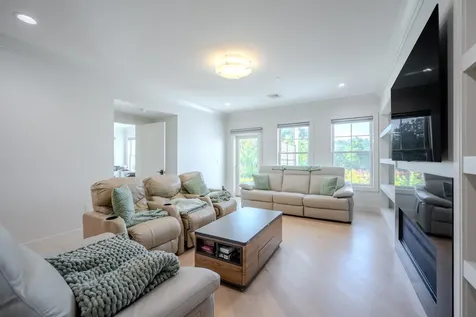 10 Sally Sweets Way Salem NH 03079