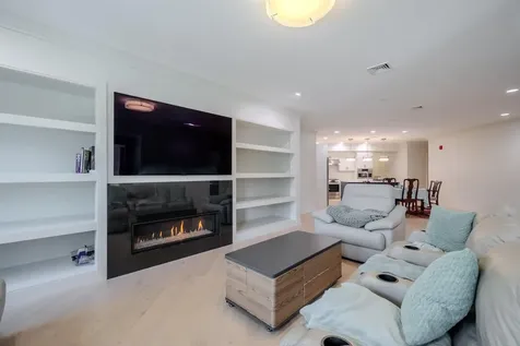 10 Sally Sweets Way Salem NH 03079