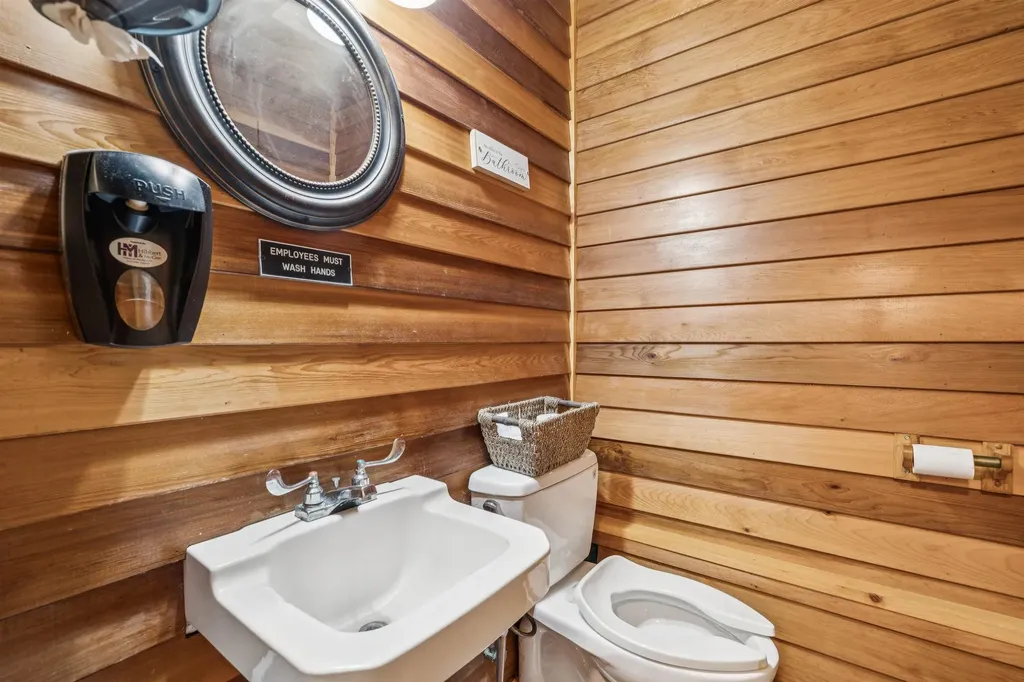 1 Maple Avenue Chelsea VT 05038