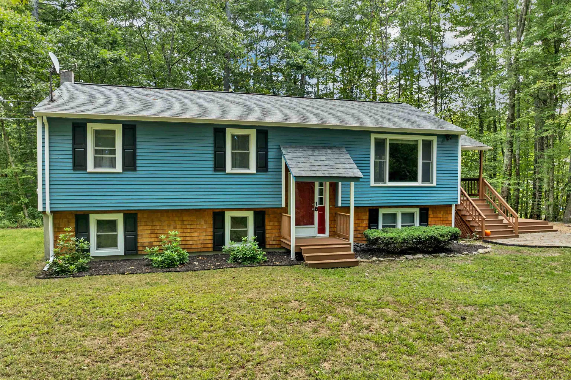 21 Jennifer Lane Raymond NH 03077