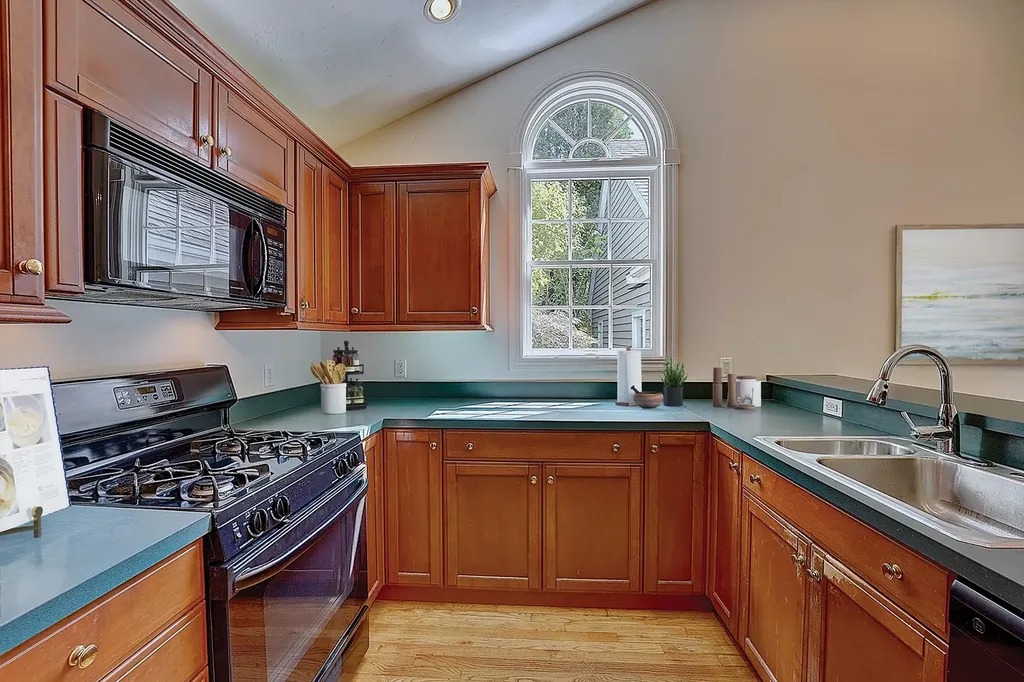 57 Old Bay Road New Castle NH 03854