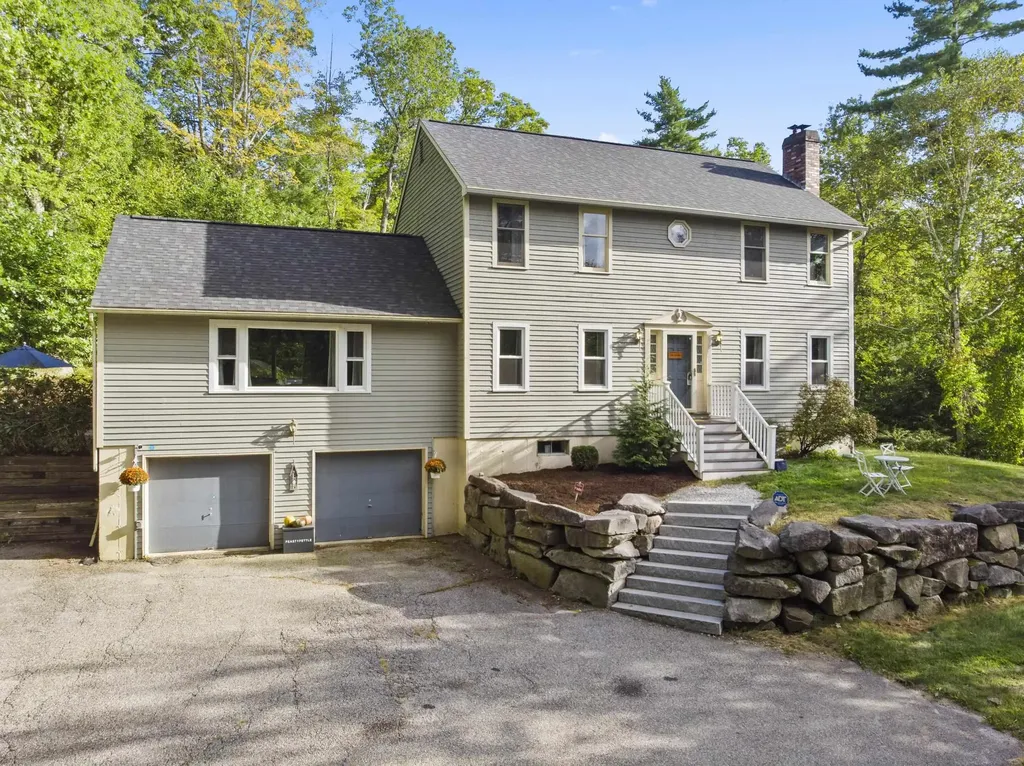 64 Lyndeborough Road Amherst NH 03031