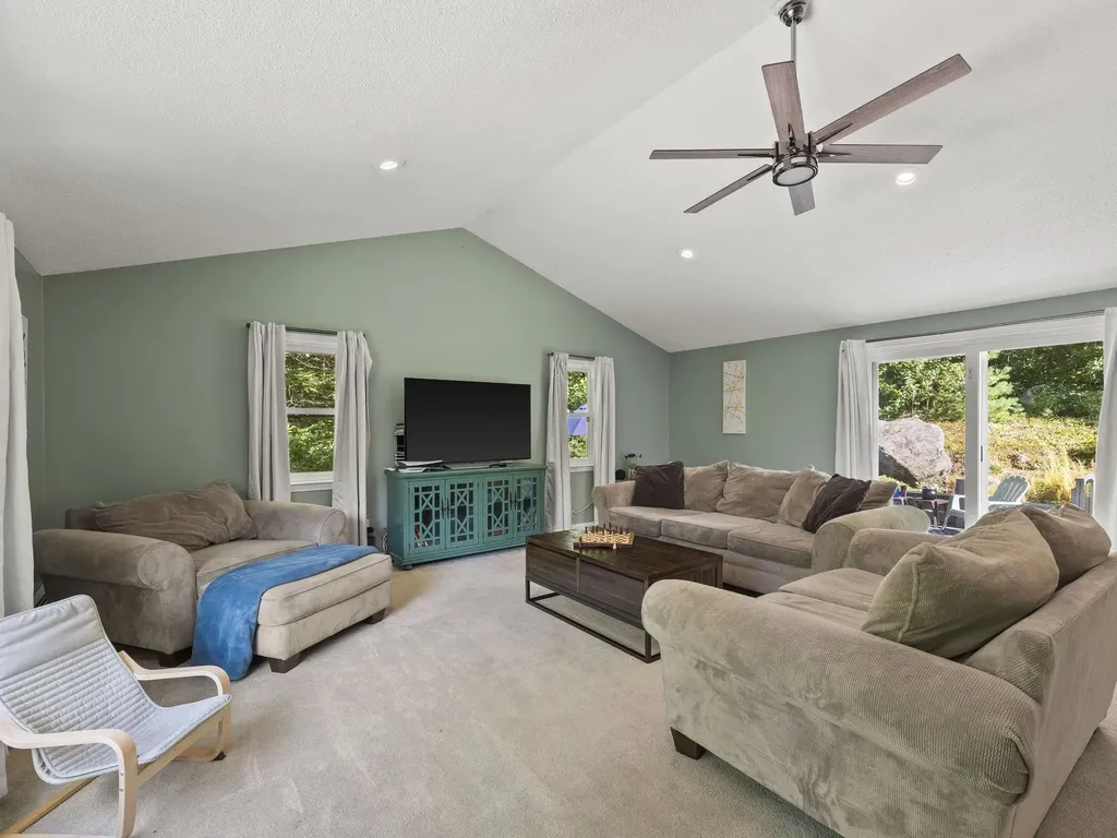 64 Lyndeborough Road Amherst NH 03031