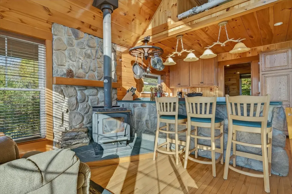 5514 Wheelerville Road Mendon VT 05701