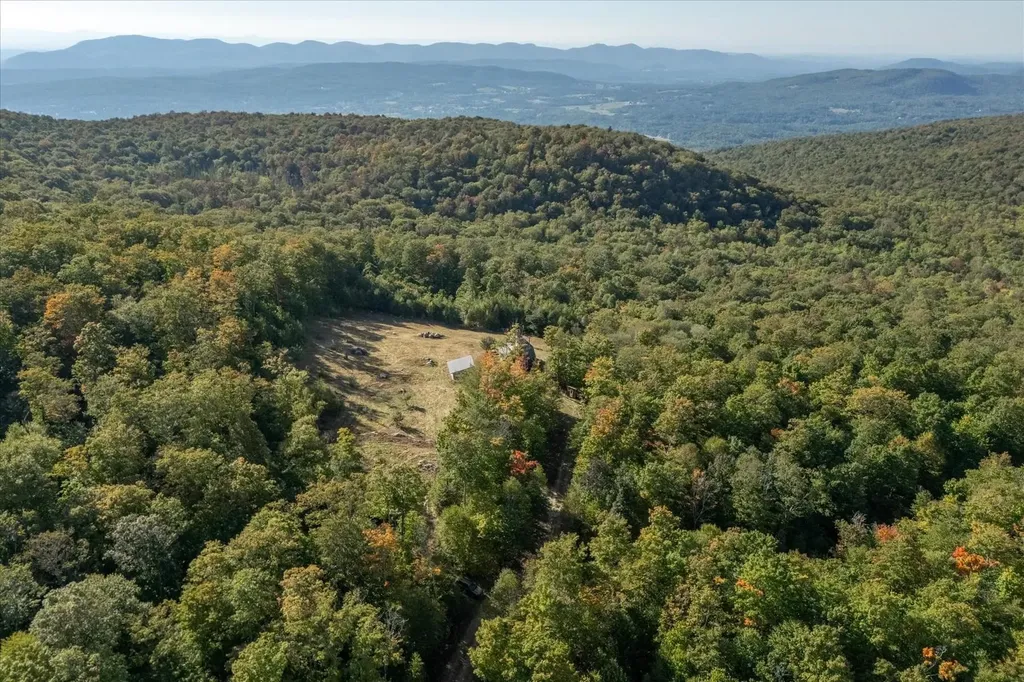 5514 Wheelerville Road Mendon VT 05701
