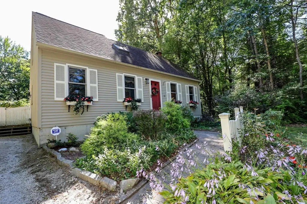 13 Star Circle Auburn NH 03032