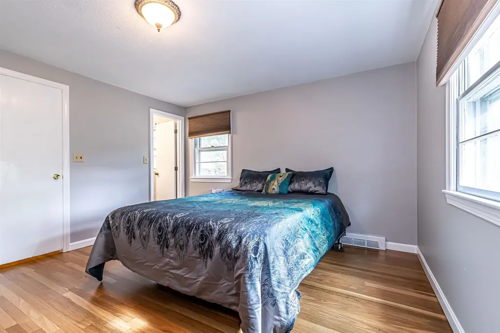 11 Easthill Drive Hudson NH 03051